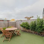 Cozy 2Bedroom - Kitchen Yard Central Location