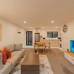 Cozy 2Bedroom - Kitchen Yard Central Location