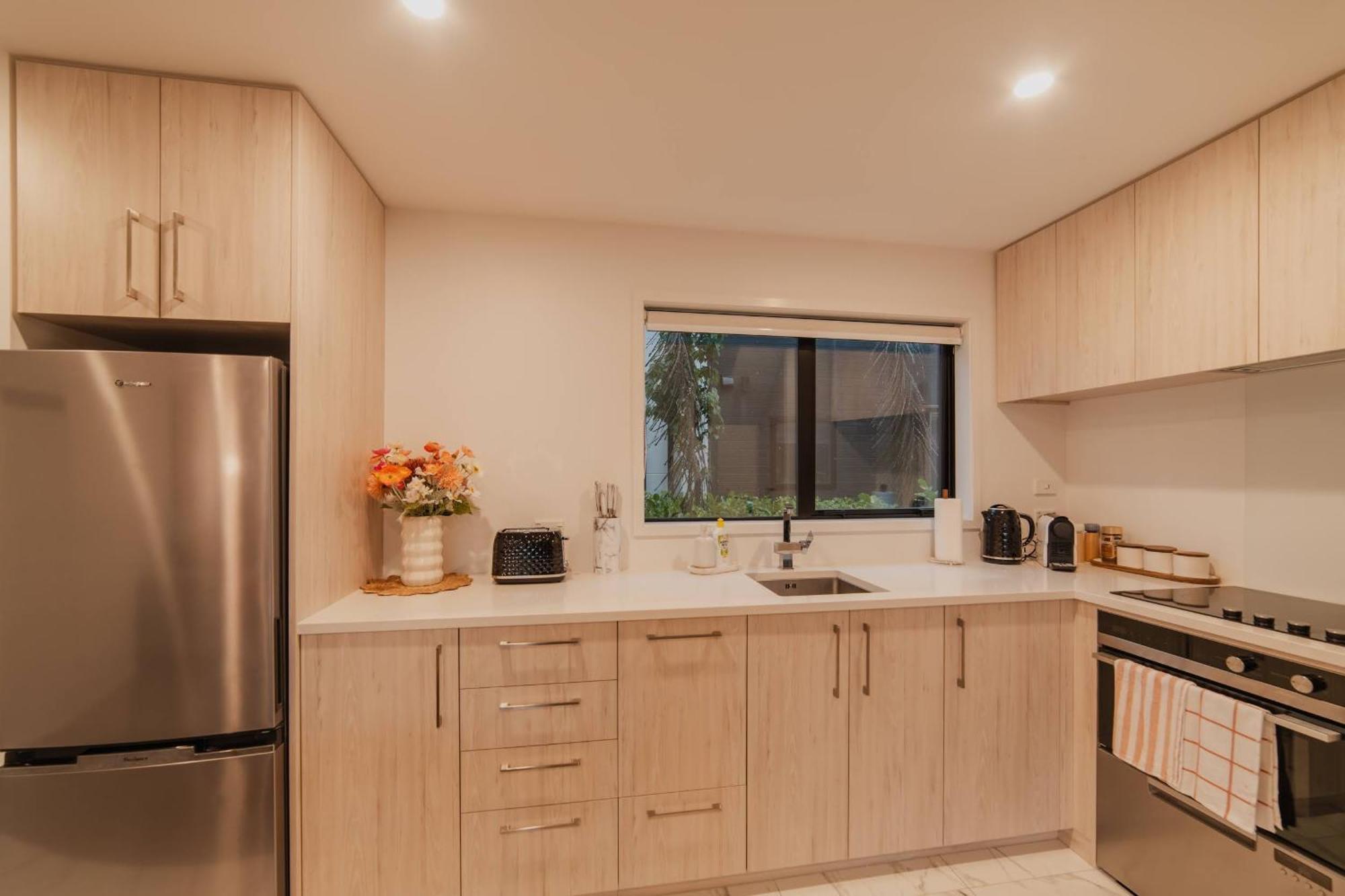 Cozy 2bedroom - Kitchen Yard Location *