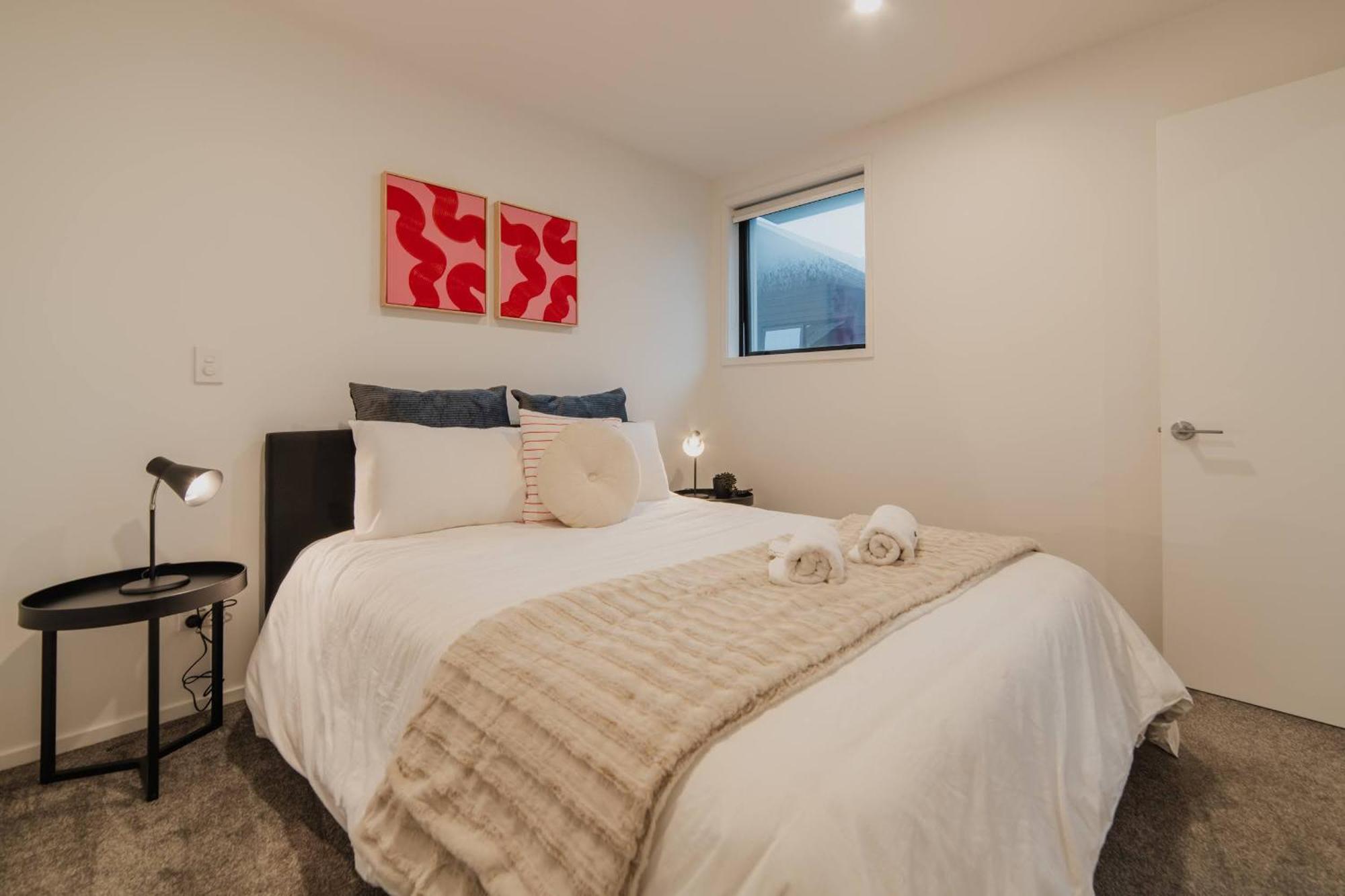 Cozy 2bedroom - Kitchen Yard Location *